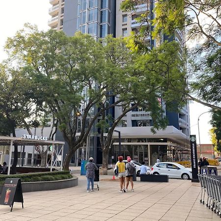 La One Rosebank Stay 요하네스버그 외부 사진